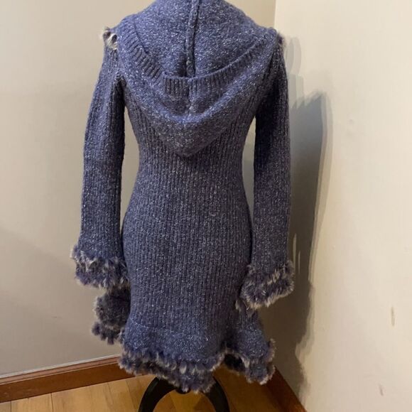 Love Token Sweater Coat   - Picture 3 of 9